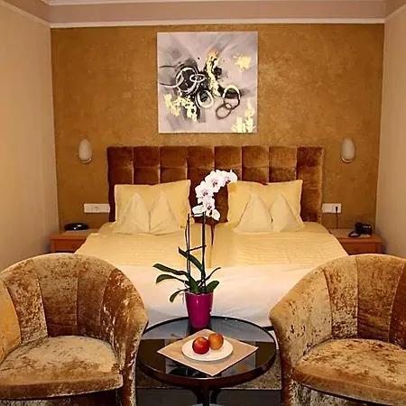 Lang Hotel 3*